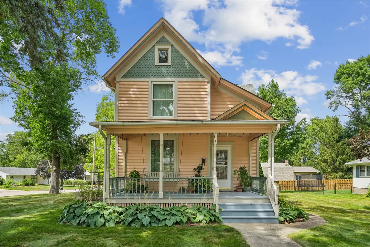 617 7th St Nw, Mount Vernon, IA 52314 - #1