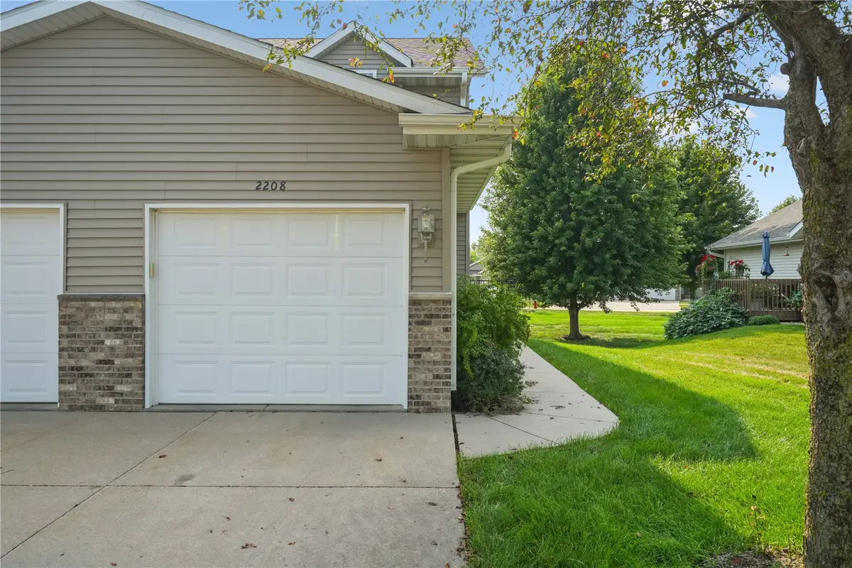 2208 49th St, Marion, IA 52302 - #1
