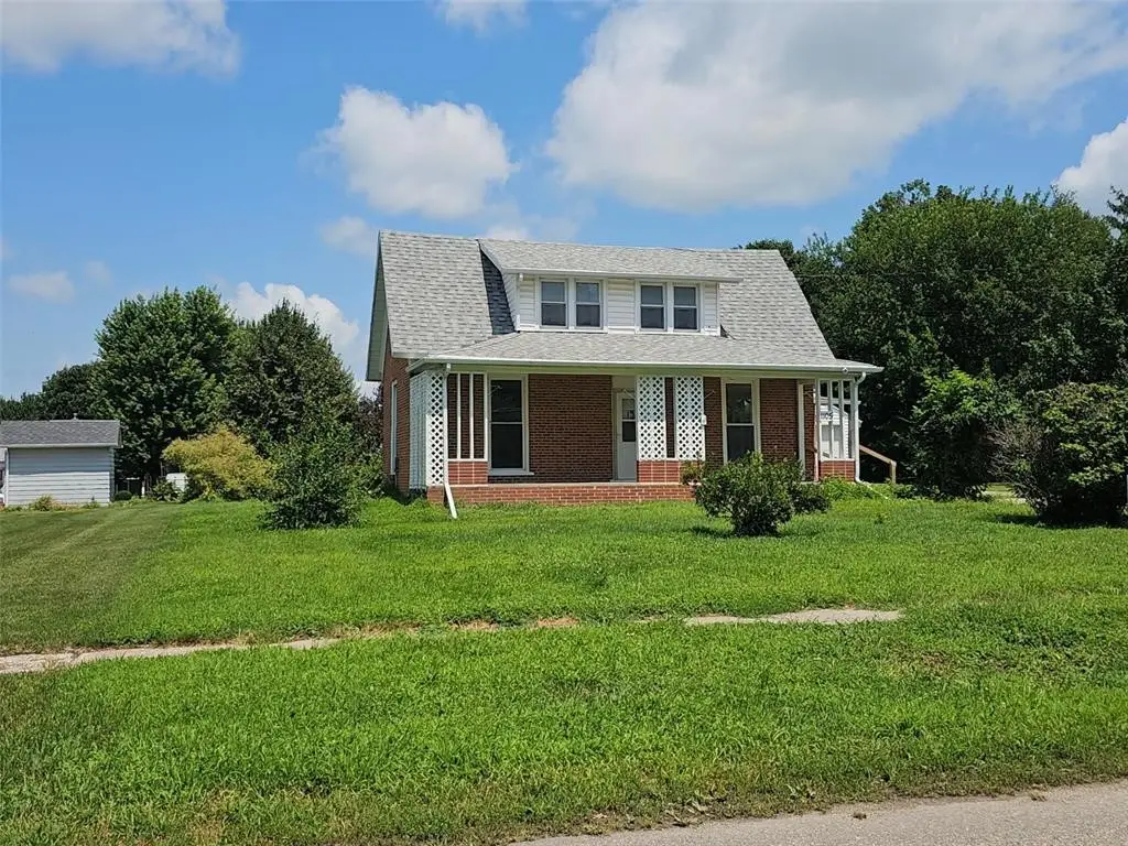 1105 5th Street E, Vinton, IA 52349 - #1