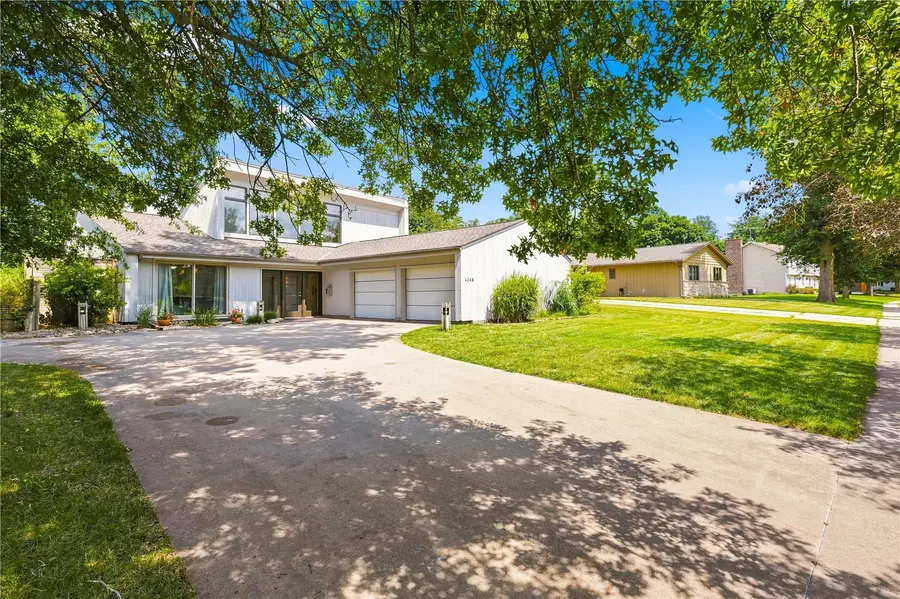 4248 Cottage Grove Parkway Se, Cedar Rapids, IA 52403 - #2