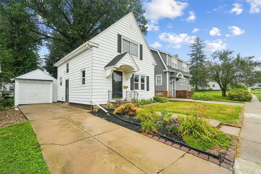 208 24th Street Ne, Cedar Rapids, IA 52402 - #2