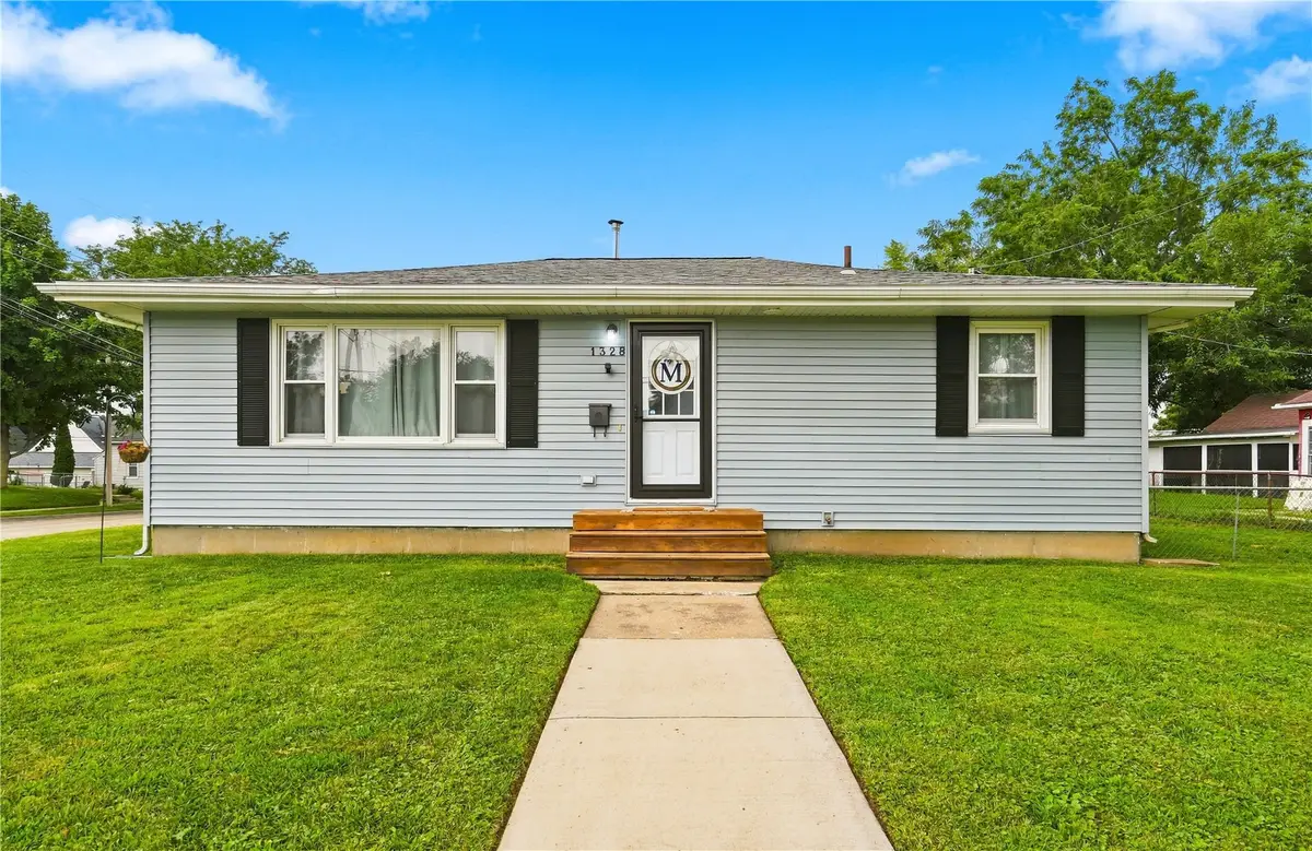 1328 1st St Sw, Cedar Rapids, IA 52404 - #1