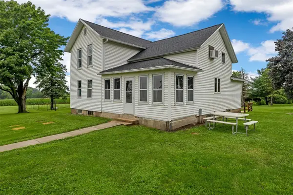 2769 55th Street Drive, Vinton, IA 52349
