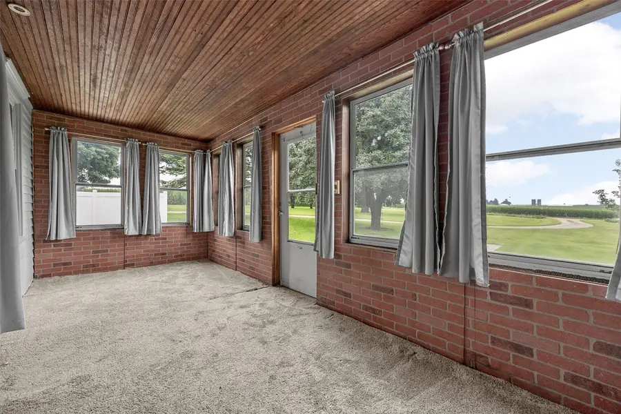 2769 55th Street Drive, Vinton, IA 52349 - #2