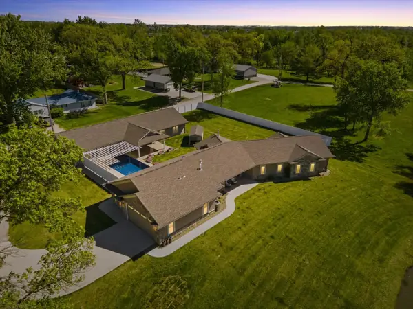 4039 10th St, Marion, IA 52302