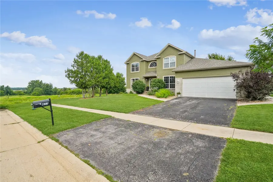 411 Cobble Stone Drive Nw, Cedar Rapids, IA 52405 - #2