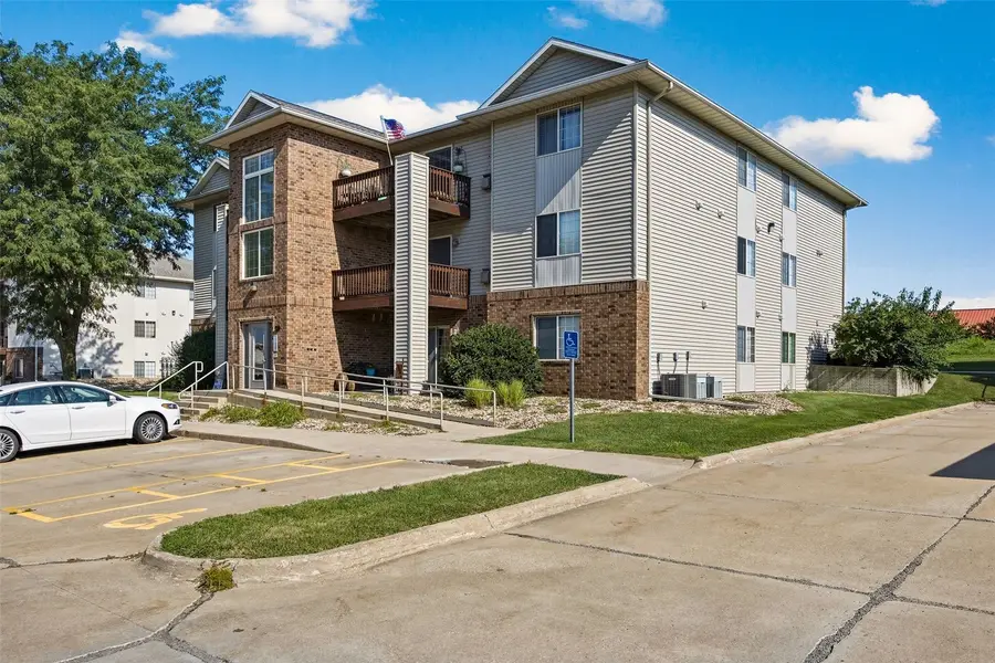 3050 Wilson Sw #5, Cedar Rapids, IA 52404 - #2