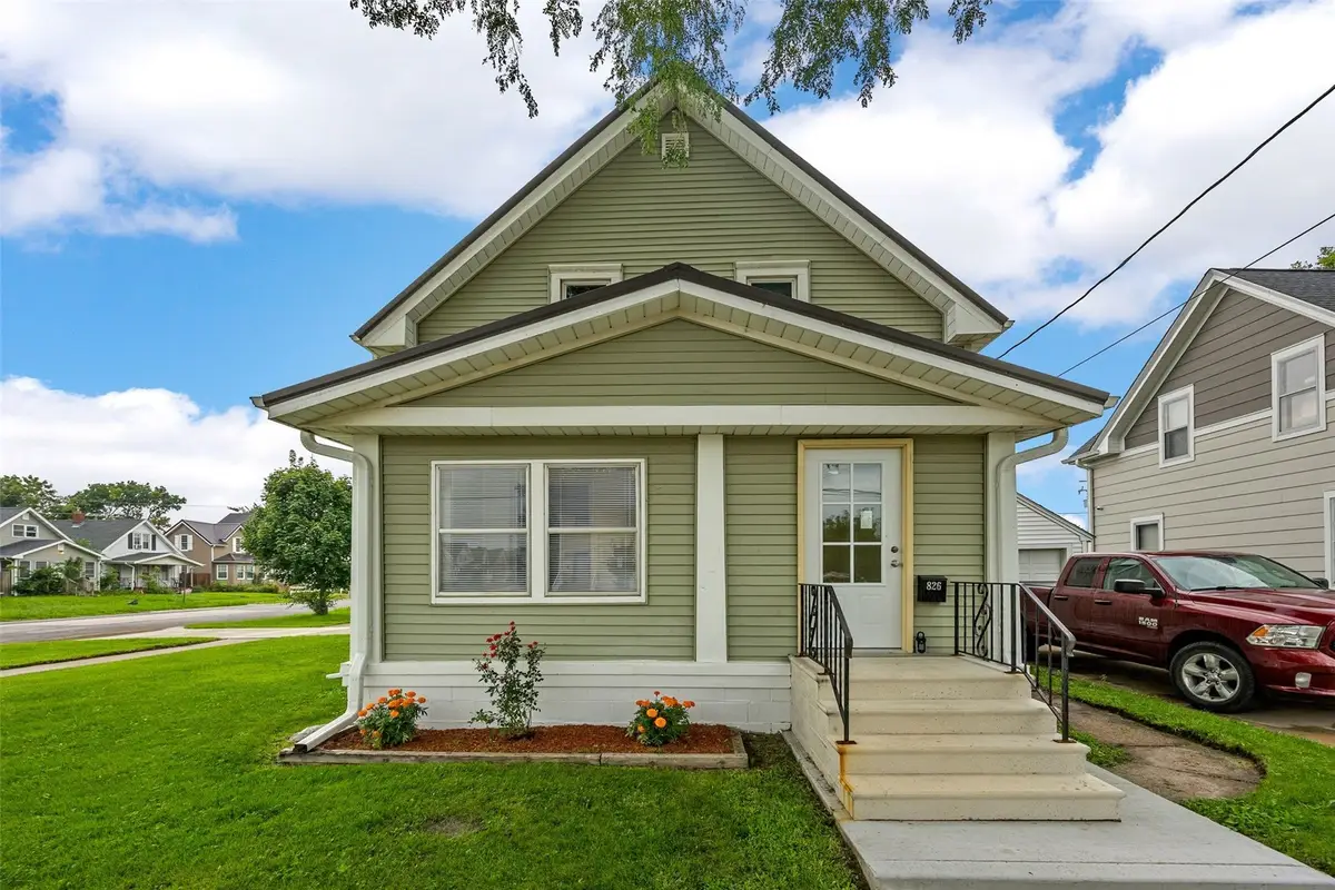 826 10th Ave, Cedar Rapids, IA 52404 - #1