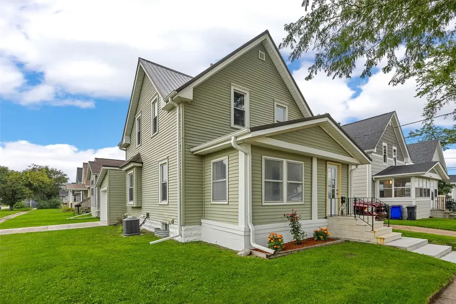 826 10th Ave, Cedar Rapids, IA 52404 - #2