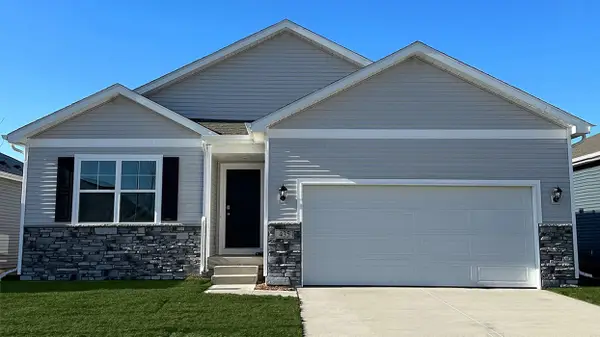 2787 Cecelia Drive, Hiawatha, IA 52233