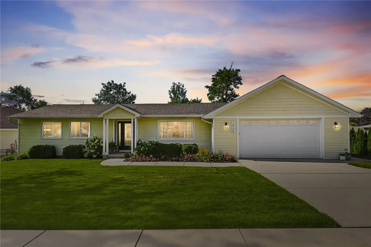 1925 Hidden Hollow Lane Nw, Cedar Rapids, IA 52405 - #1