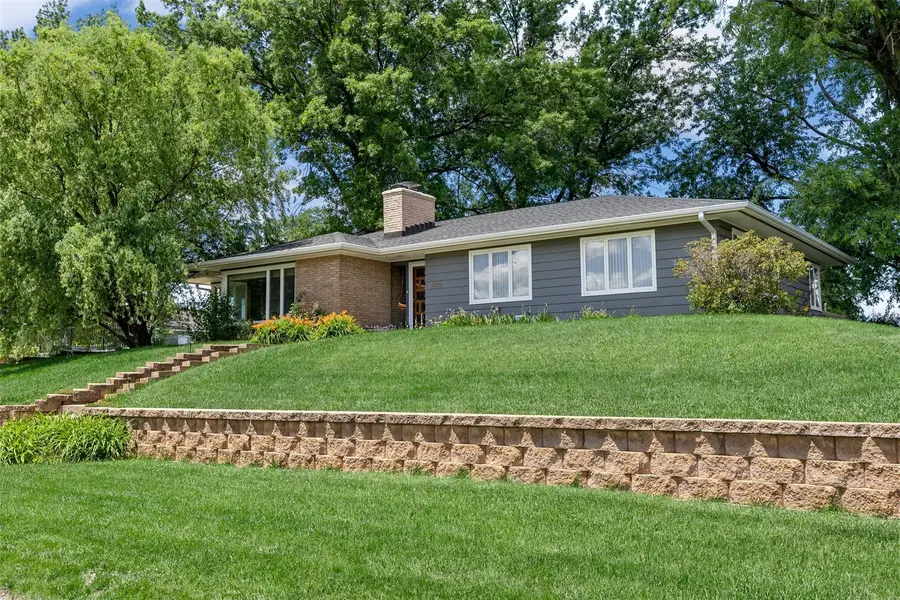 2600 Maple Drive Nw, Cedar Rapids, IA 52405 - #2
