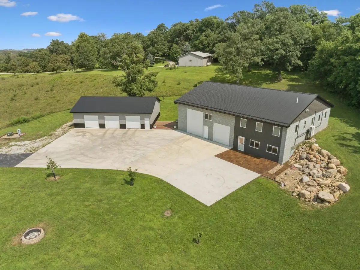 5710 32nd Avenue, Center Point, IA 52213 - #1