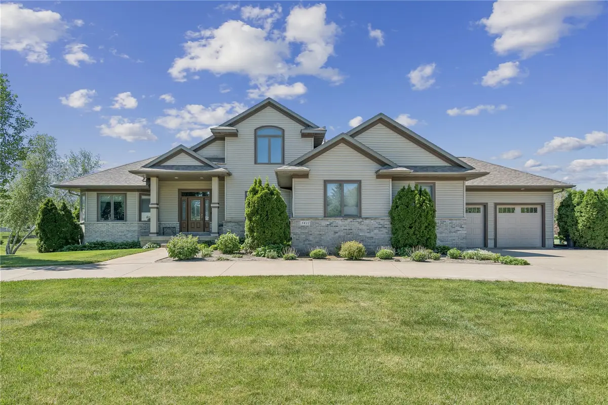 5811 Shiloh Lane, Cedar Rapids, IA 52411 - #1