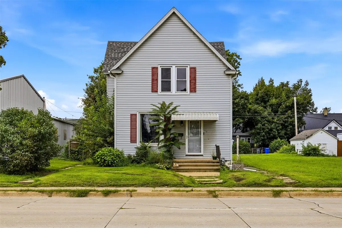 712 6th Street Sw, Cedar Rapids, IA 52404 - #1