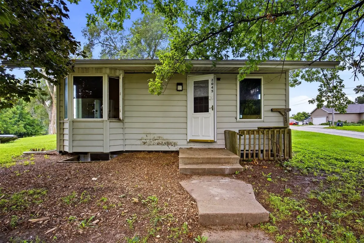2045 High Drive Se, Cedar Rapids, IA 52403 - #1