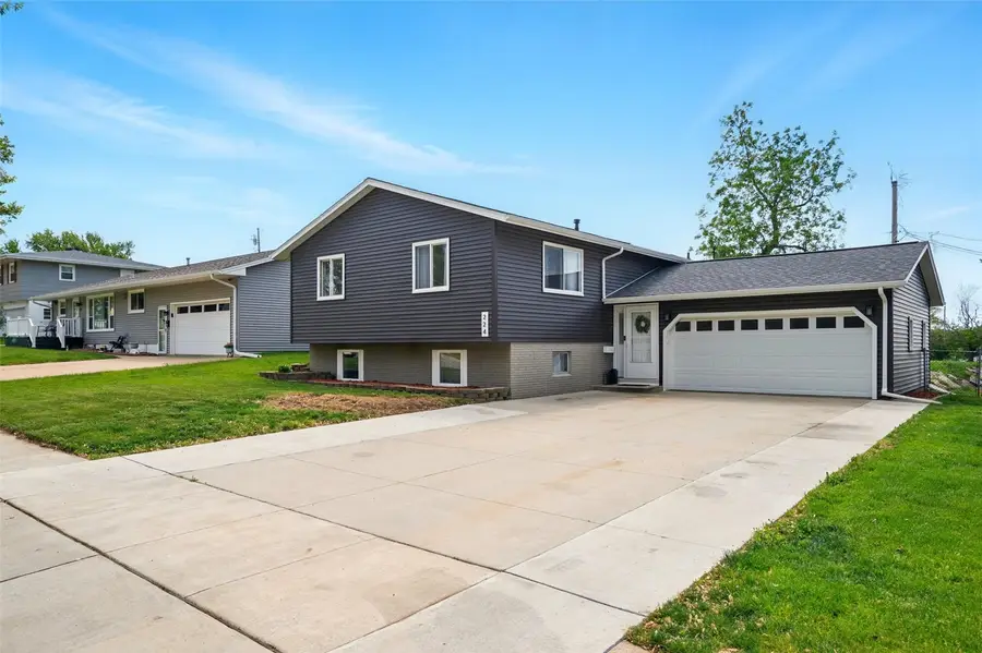 224 32nd Street Nw, Cedar Rapids, IA 52405 - #2