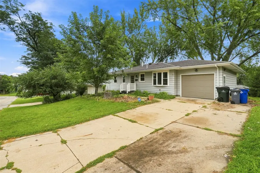 3808 Elmwood Drive Ne, Cedar Rapids, IA 52402 - #2