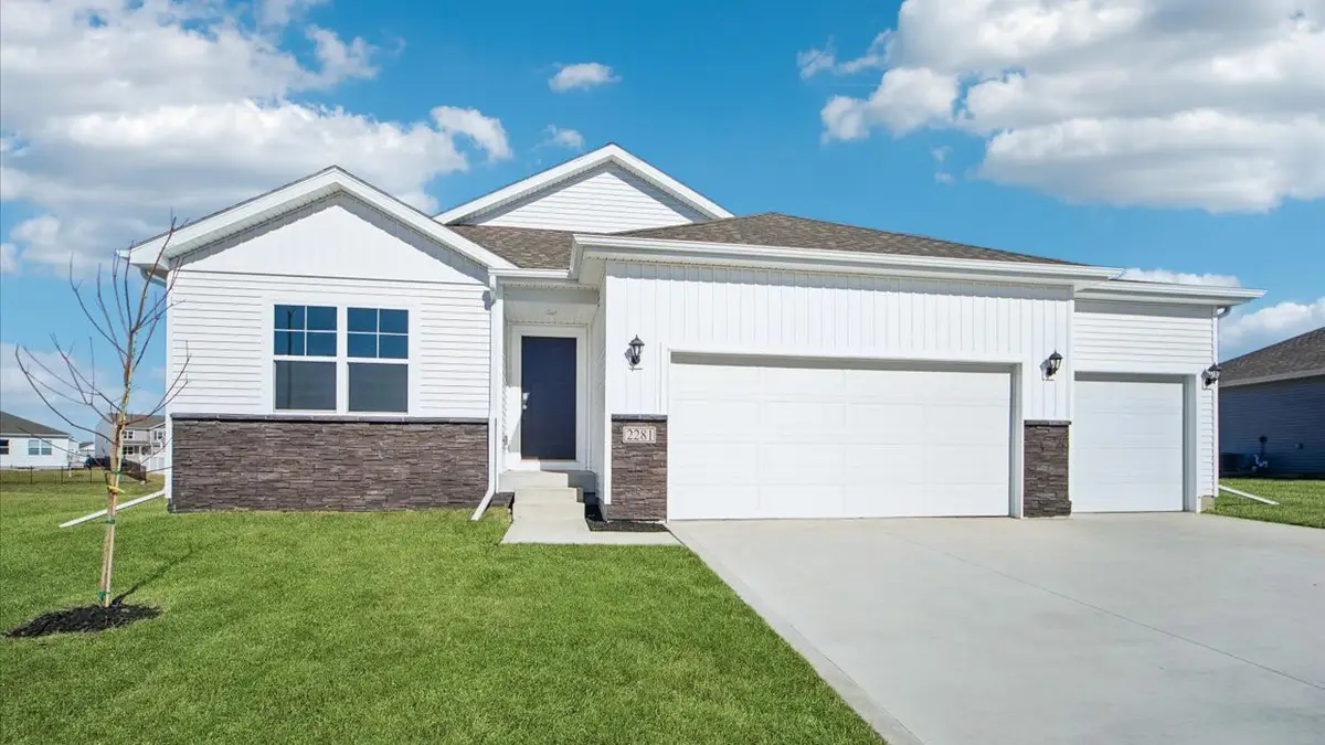 2885 Prairielight Drive, Hiawatha, IA 52233 - #1