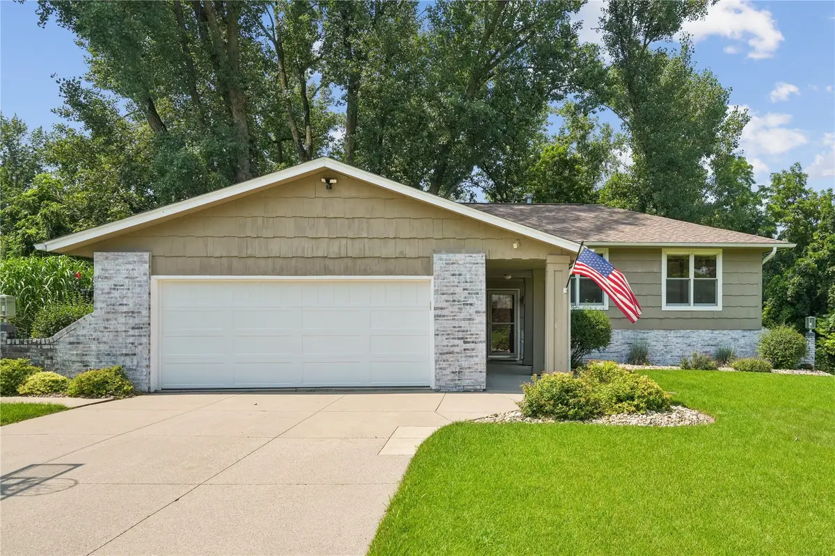 419 Green Valley Terrace Se, Cedar Rapids, IA 52403 - #1