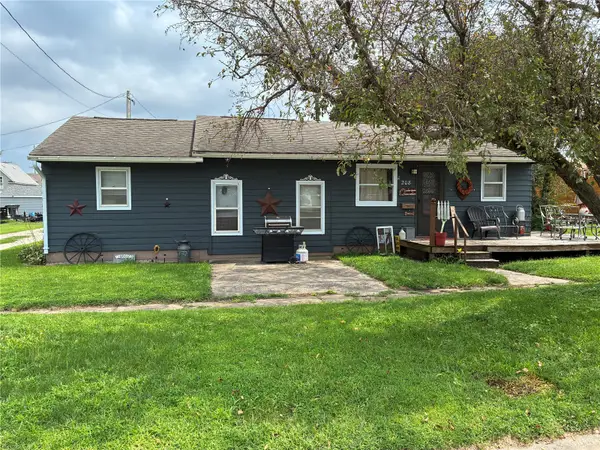 208 C Avenue, Vinton, IA 52349