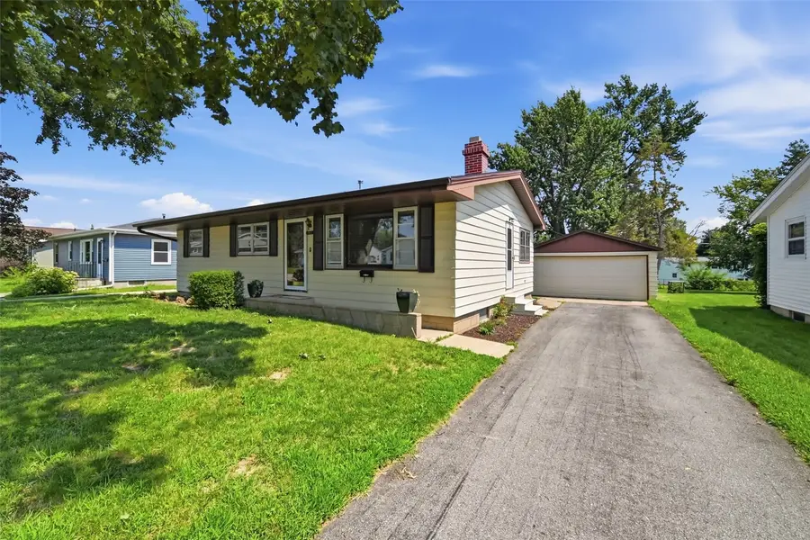 203 10th Avenue, Hiawatha, IA 52233 - #2