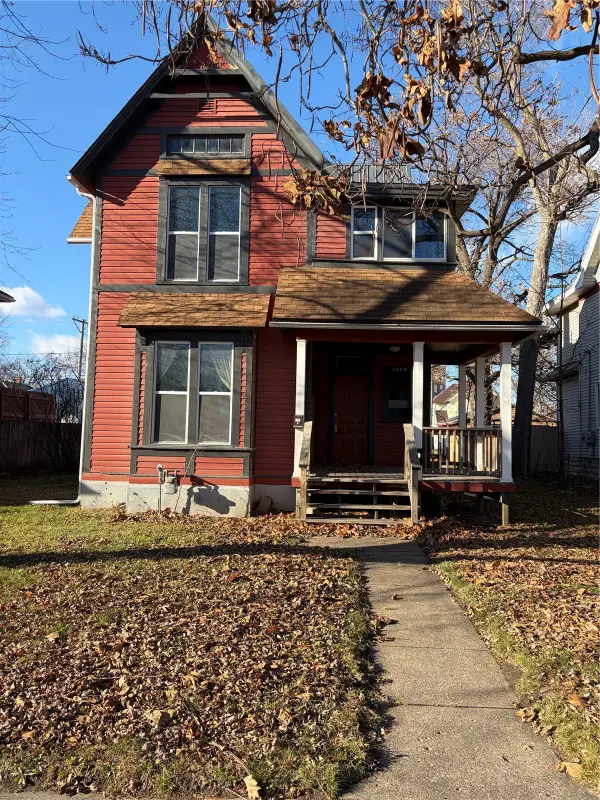 1532 D Ave Ne #A & B, Cedar Rapids, IA 52402