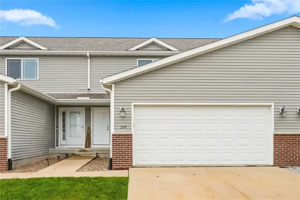 159 Woodstone Ln Sw, Cedar Rapids, IA 52404