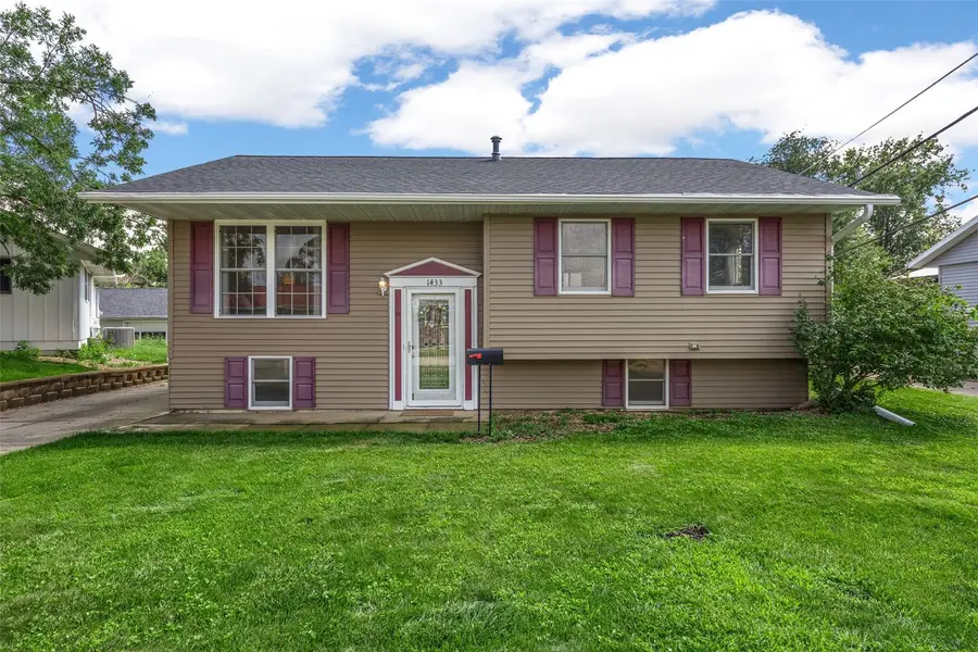 1433 Pawnee Drive Nw, Cedar Rapids, IA 52405 - #2