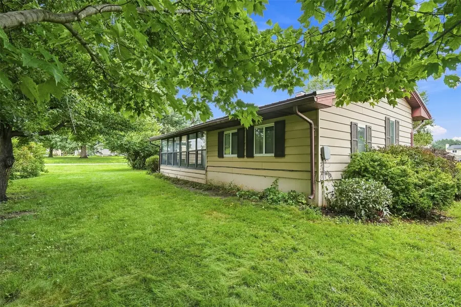 505 S Troy Road, Robins, IA 52328 - #2