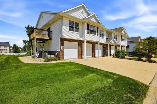 4520 1st Avenue Nw #E, Cedar Rapids, IA 52405