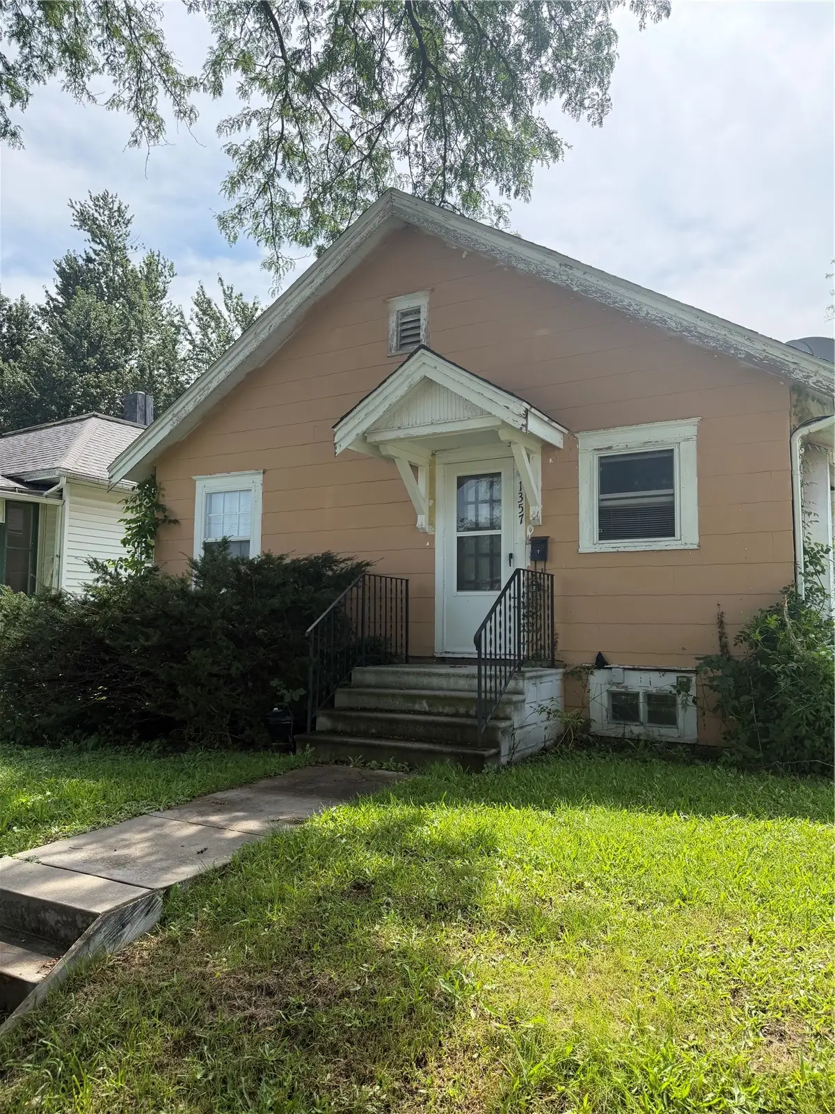 1357 Hinkley Avenue Nw, Cedar Rapids, IA 52405 - #1