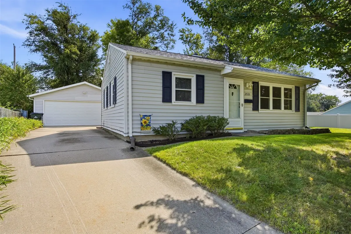 2533 Indiana Street Sw, Cedar Rapids, IA 52404 - #1