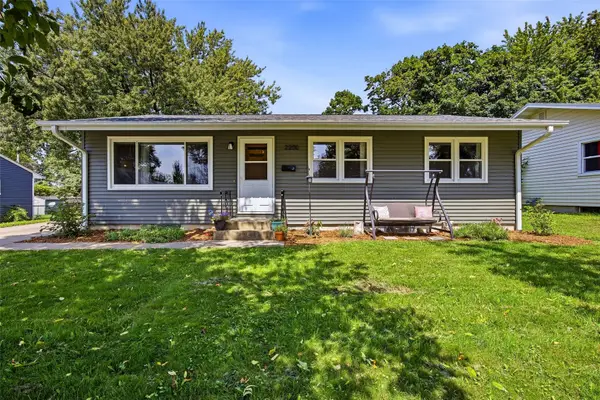 2200 17th Ave, Marion, IA 52302