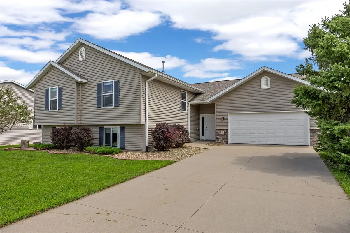 2185 Prairie Hill Drive, Marion, IA 52302 - #1