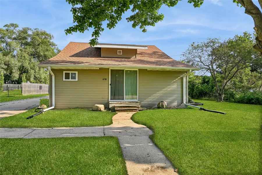 618 E Maple Street, Central City, IA 52214 - #3