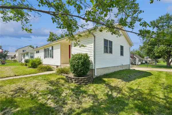 2462 10th Avenue, Marion, IA 52302