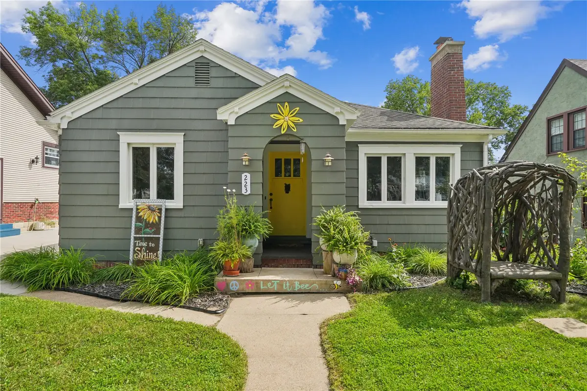 223 23rd St Drive Se, Cedar Rapids, IA 52403 - #1