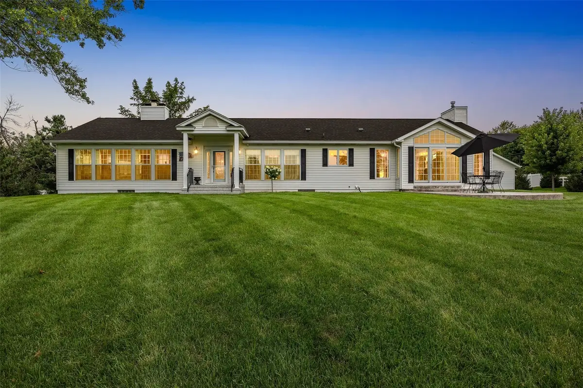 6000 Beverly Road Sw, Cedar Rapids, IA 52404 - #1