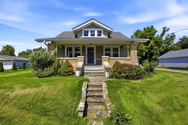 1534 Center Street Ne, Cedar Rapids, IA 52402