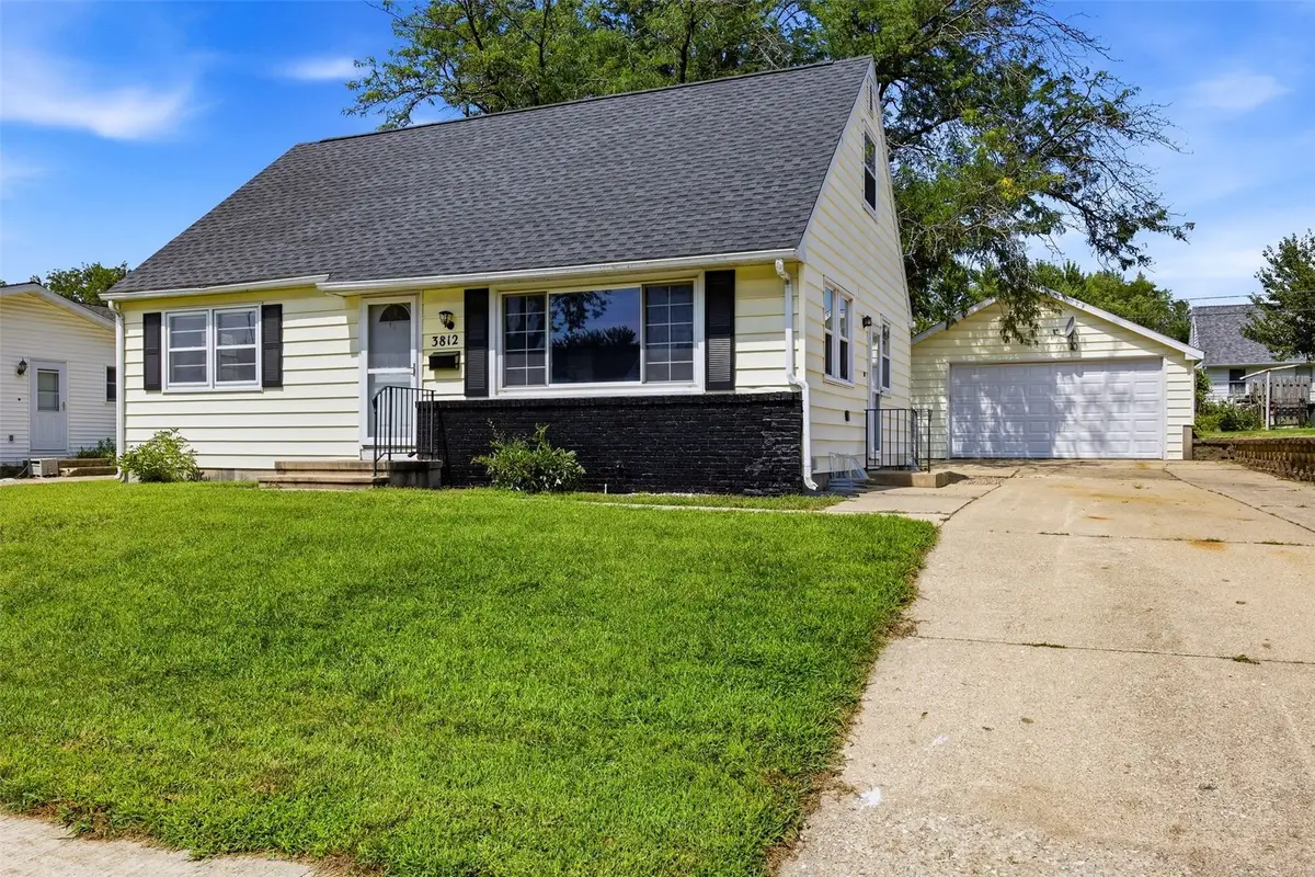 3812 Vine Avenue Se, Cedar Rapids, IA 52403 - #1