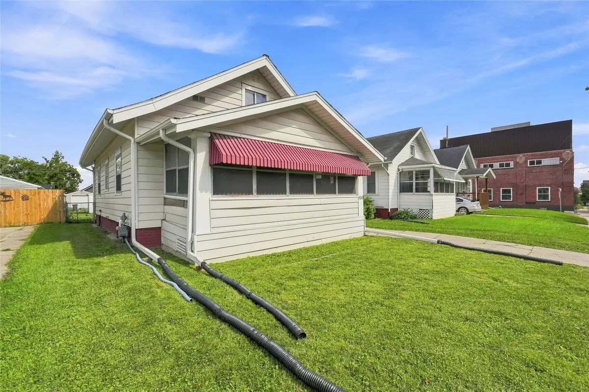 808 Oakland Rd Ne, Cedar Rapids, IA 52402 - #1