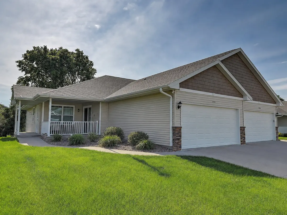 7502 Summerset Avenue Ne, Cedar Rapids, IA 52402 - #1