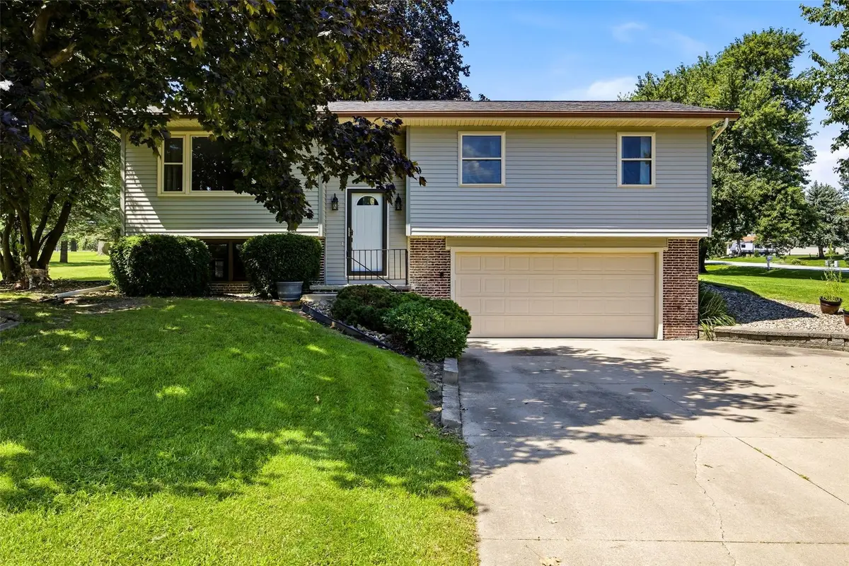 4900 Cedar View Drive, Cedar Rapids, IA 52404 - #1