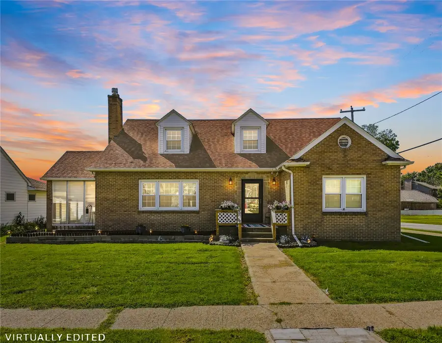405 Washington Ave, Lowden, IA 52255 - #2