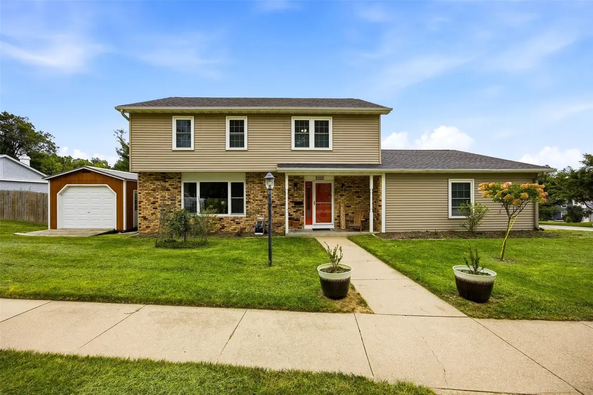 3200 Blue Ridge Drive Ne, Cedar Rapids, IA 52402 - #1