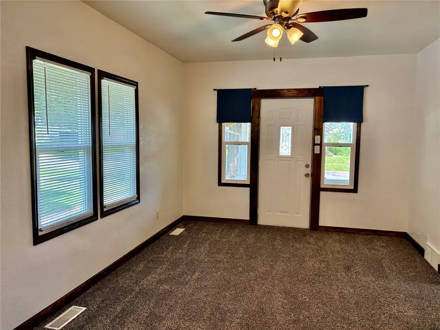 1065 H Avenue Nw, Cedar Rapids, IA 52405 - #2