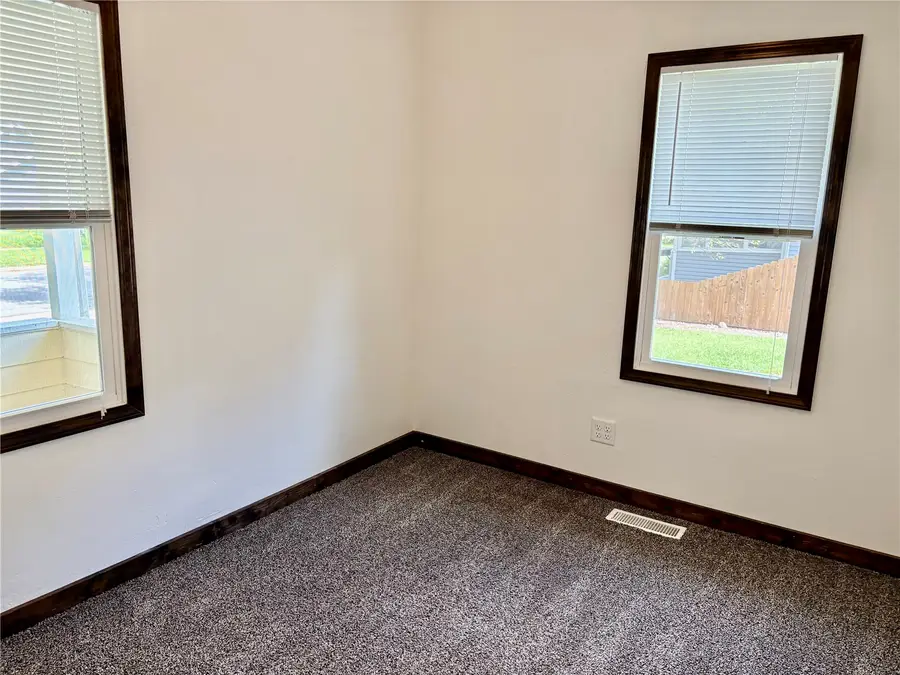 1065 H Avenue Nw, Cedar Rapids, IA 52405 - #3