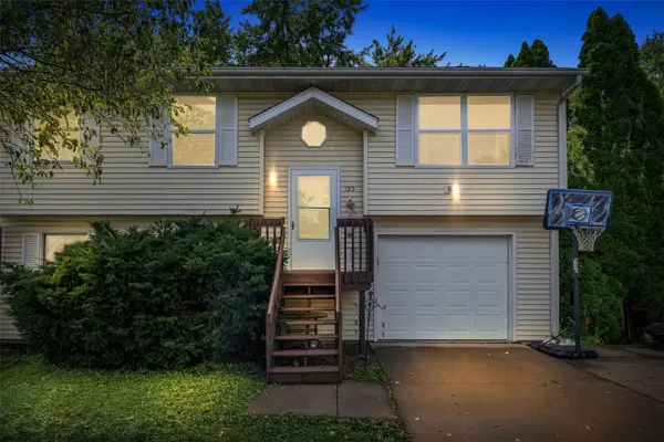 125 Parkview Court, North Liberty, IA 52317