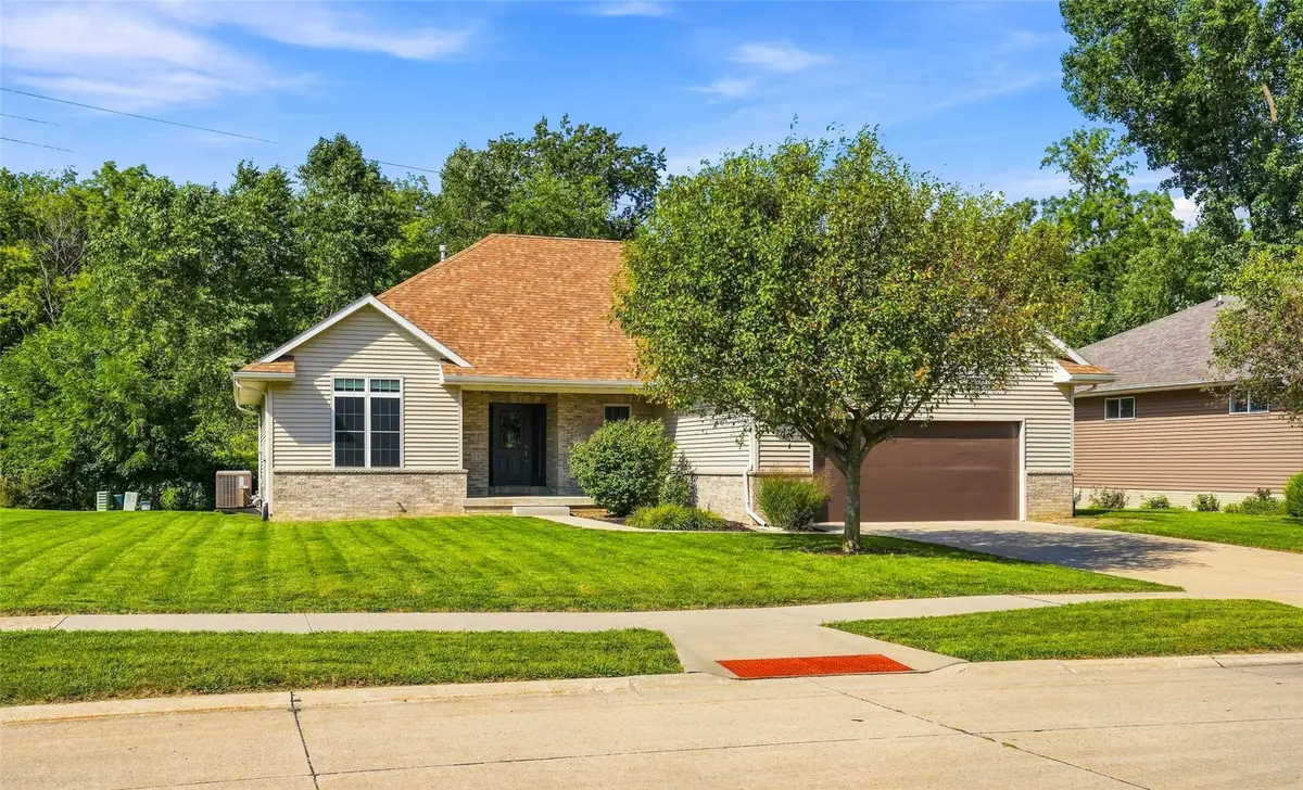 3808 Richland Dr Nw, Cedar Rapids, IA 52405 - #1